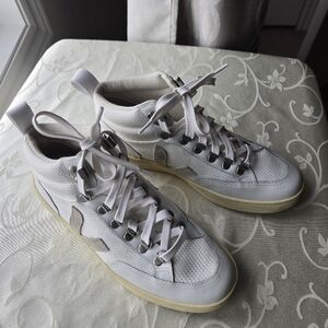 VEJA Hightop Sneakers